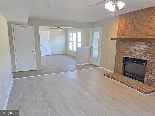 17 STAYMAN LN, Sewell, NJ 08080