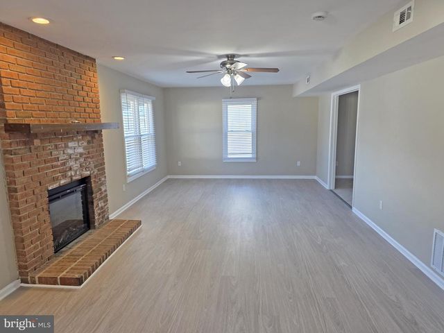 17 STAYMAN LN, Sewell, NJ 08080