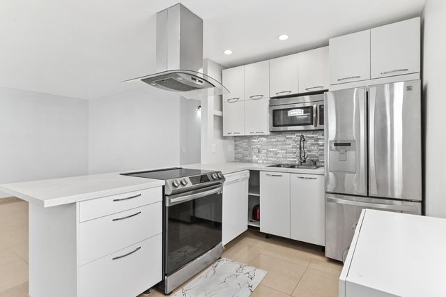 471 Capri J Drive, Delray Beach, FL 33484