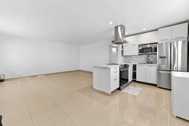 471 Capri J Drive, Delray Beach, FL 33484