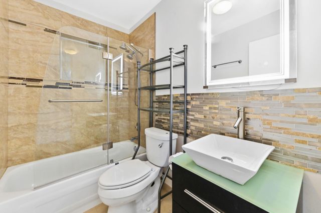 471 Capri J Drive, Delray Beach, FL 33484