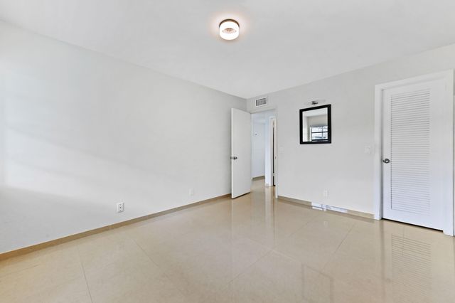 471 Capri J Drive, Delray Beach, FL 33484