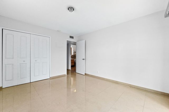 471 Capri J Drive, Delray Beach, FL 33484