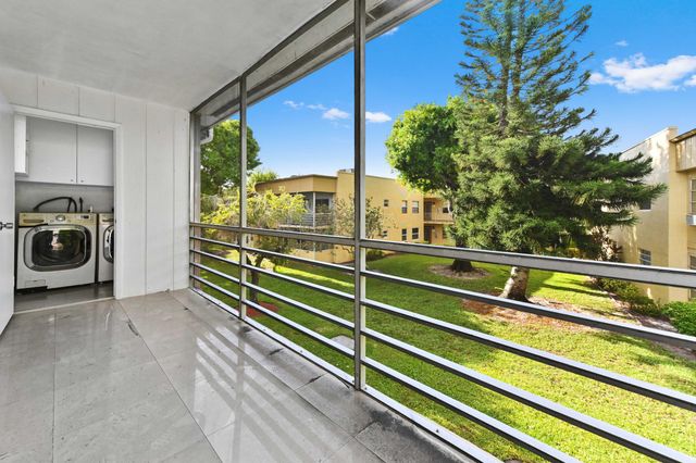 471 Capri J Drive, Delray Beach, FL 33484