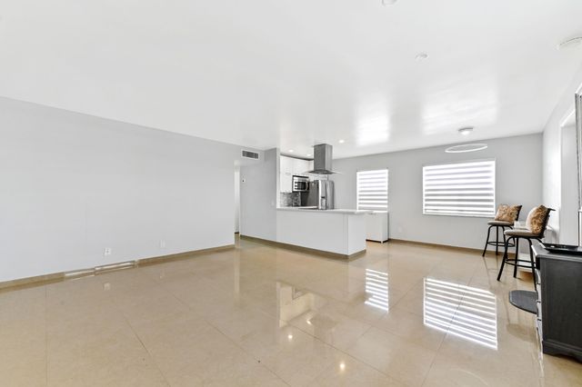 471 Capri J Drive, Delray Beach, FL 33484