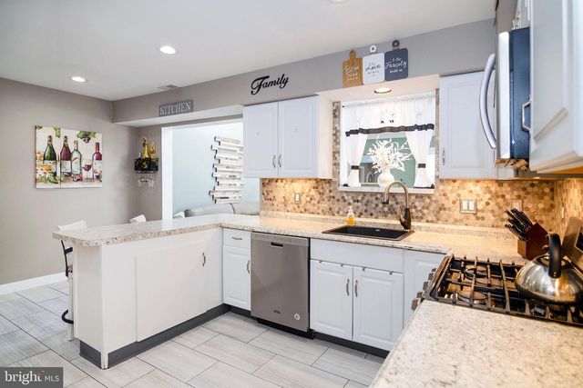 26 MULBERRY ST, Sicklerville, NJ 08081