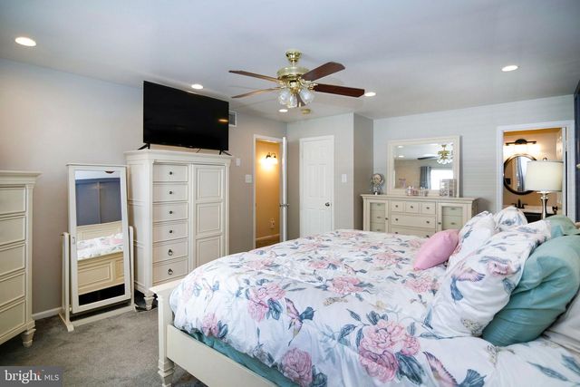 26 MULBERRY ST, Sicklerville, NJ 08081