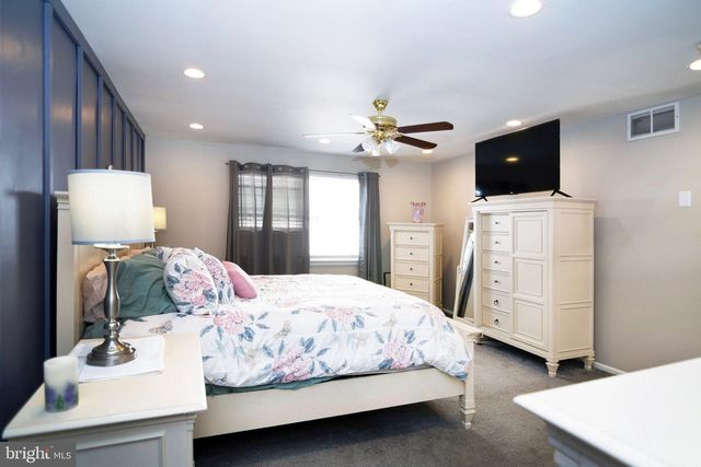 26 MULBERRY ST, Sicklerville, NJ 08081