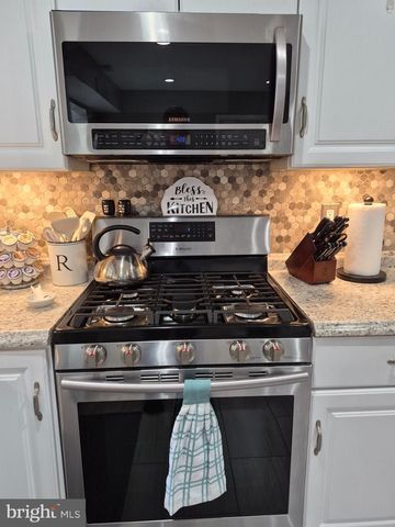 26 MULBERRY ST, Sicklerville, NJ 08081