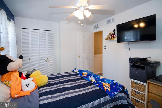 26 MULBERRY ST, Sicklerville, NJ 08081