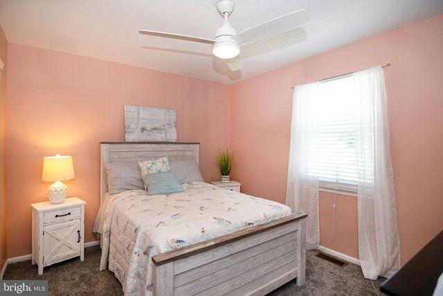 26 MULBERRY ST, Sicklerville, NJ 08081