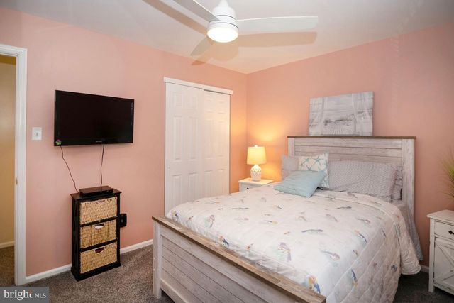 26 MULBERRY ST, Sicklerville, NJ 08081