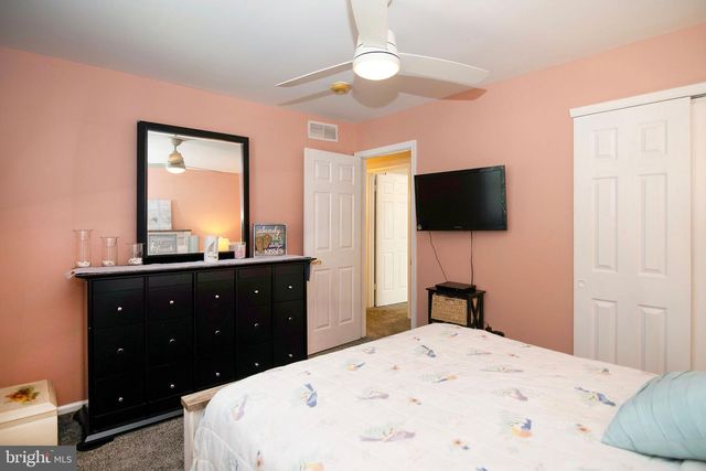 26 MULBERRY ST, Sicklerville, NJ 08081