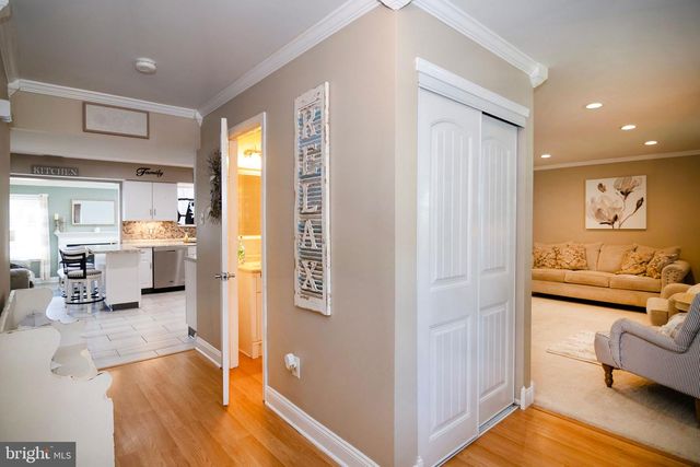 26 MULBERRY ST, Sicklerville, NJ 08081