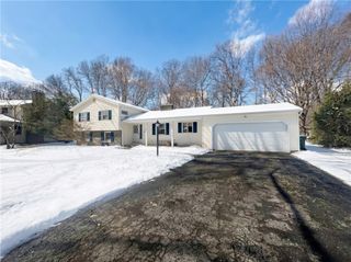 141 Ledgerock Lane, Brighton, NY 14618