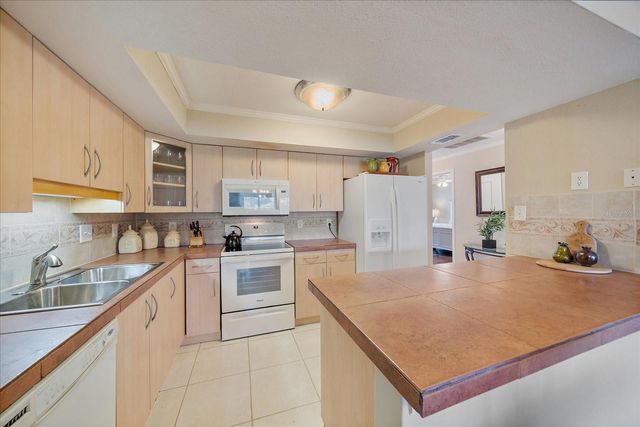 1211 CAPRI ISLES BOULEVARD 58, Venice, FL 34292