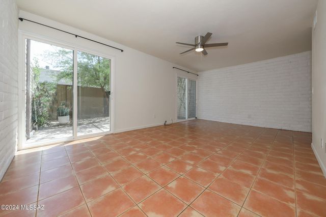 5701 E Glenn St Apt 86, Tucson, AZ 85712