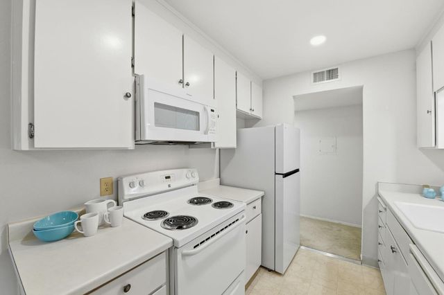 285 Tradewinds Drive 6, San Jose, CA 95123