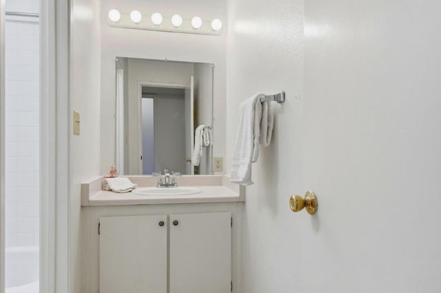 285 Tradewinds Drive 6, San Jose, CA 95123