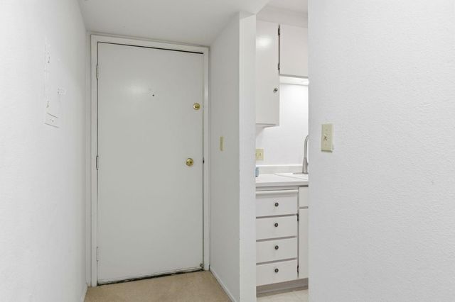 285 Tradewinds Drive 6, San Jose, CA 95123