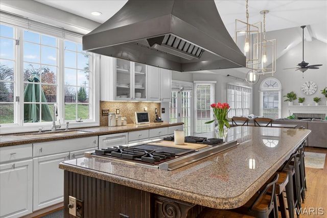 2221 Stonegate Manor Court, Chesterfield, MO 63017