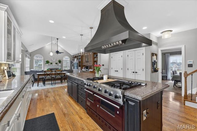 2221 Stonegate Manor Court, Chesterfield, MO 63017