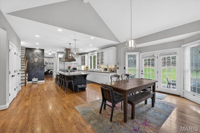 2221 Stonegate Manor Court, Chesterfield, MO 63017