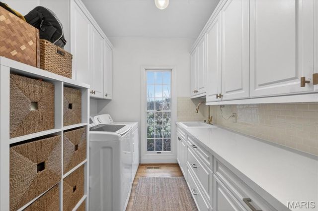 2221 Stonegate Manor Court, Chesterfield, MO 63017