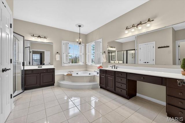 2221 Stonegate Manor Court, Chesterfield, MO 63017