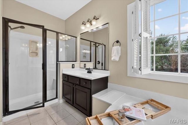 2221 Stonegate Manor Court, Chesterfield, MO 63017