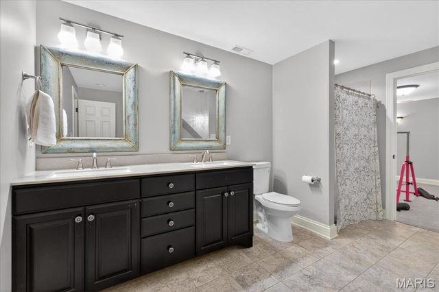 2221 Stonegate Manor Court, Chesterfield, MO 63017