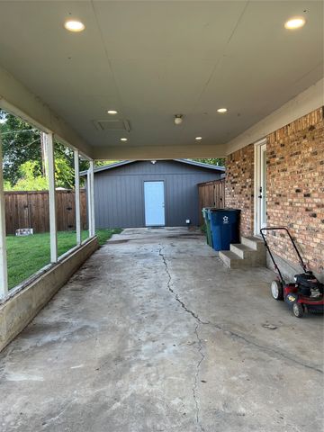 607 Cain Street, Lake Dallas, TX 75065