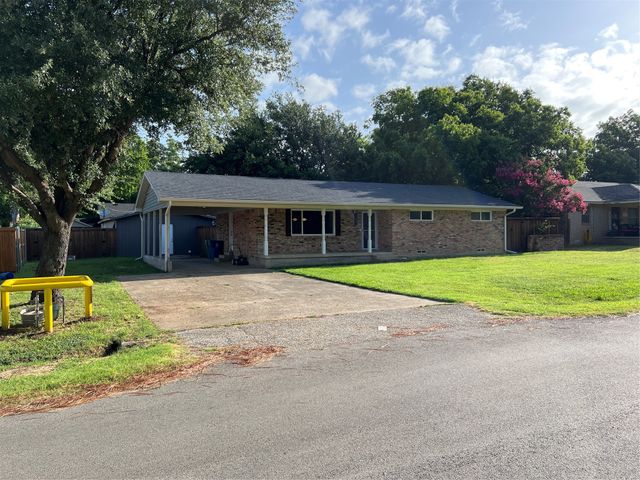 607 Cain Street, Lake Dallas, TX 75065
