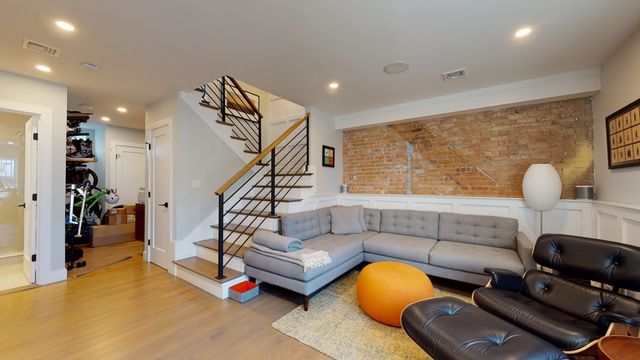459 E 8th 1, Boston, MA 02127