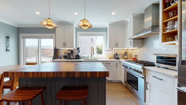 459 E 8th 1, Boston, MA 02127