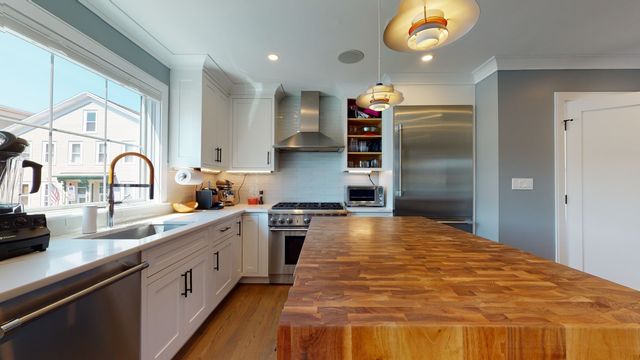 459 E 8th 1, Boston, MA 02127