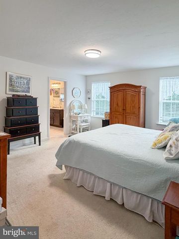 43 HUNTMASTER DR, Hanover, PA 17331