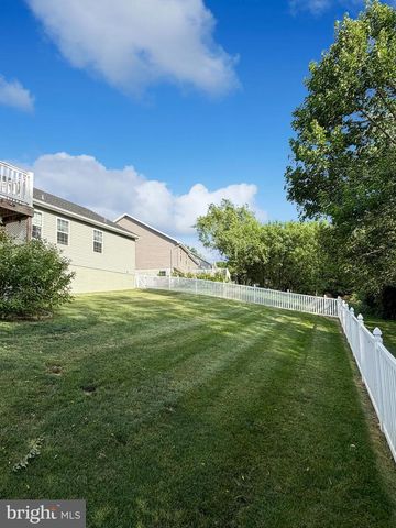43 HUNTMASTER DR, Hanover, PA 17331