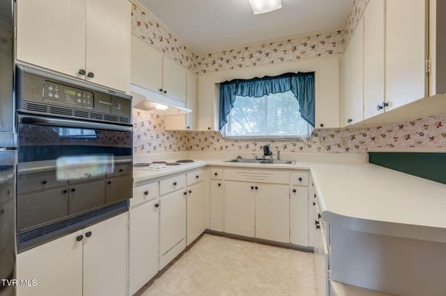 619 East Barton Ridge Road, Greeneville, TN 37745