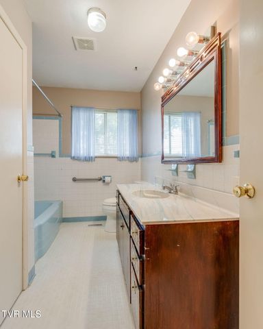 619 East Barton Ridge Road, Greeneville, TN 37745