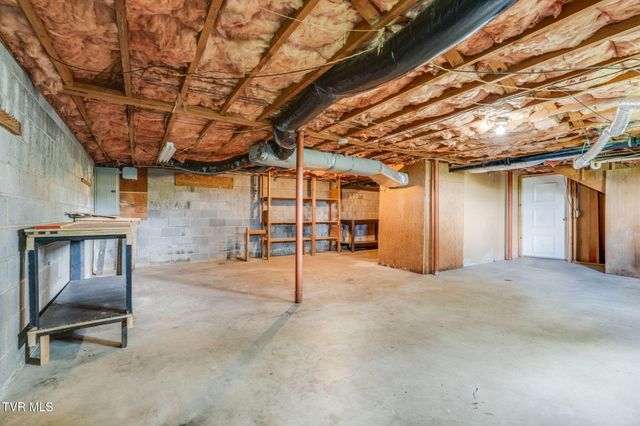 619 East Barton Ridge Road, Greeneville, TN 37745