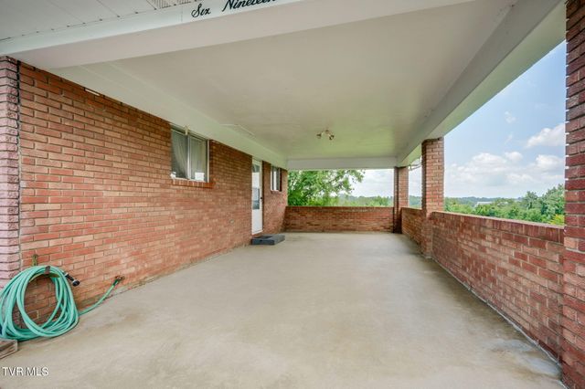 619 East Barton Ridge Road, Greeneville, TN 37745