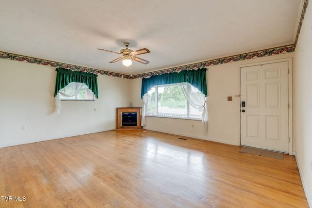 619 East Barton Ridge Road, Greeneville, TN 37745