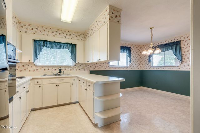 619 East Barton Ridge Road, Greeneville, TN 37745