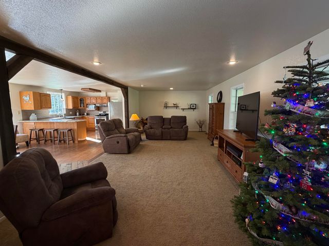 4180 Meadowview Lane, Hydesville, CA 95547