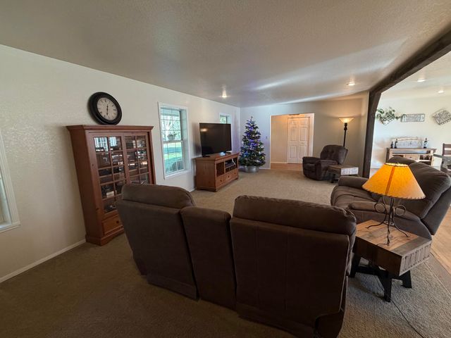 4180 Meadowview Lane, Hydesville, CA 95547