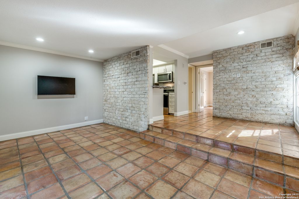 66 Brees Blvd Apt 34, San Antonio, TX 78209