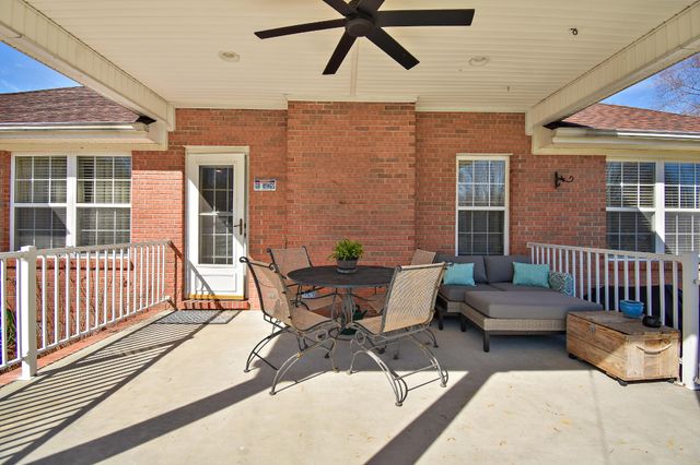 73 Deberry Ct, Manchester, TN 37355