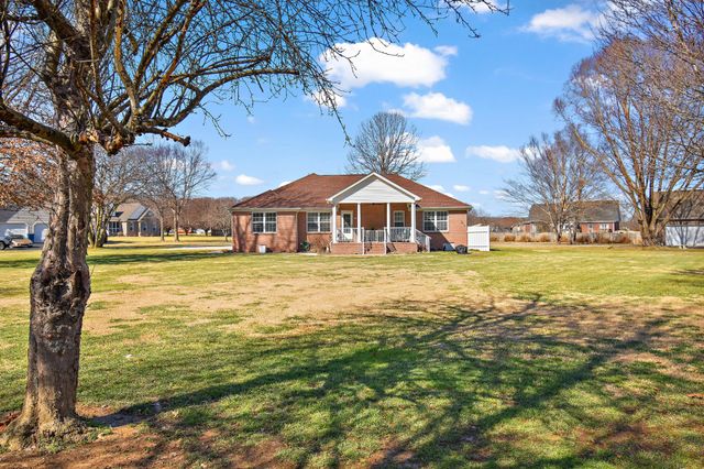 73 Deberry Ct, Manchester, TN 37355