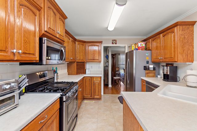 73 Deberry Ct, Manchester, TN 37355